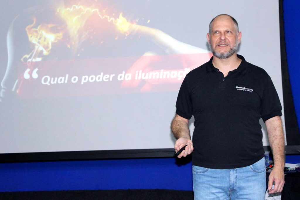 ALESSANDRO AZUOS PALESTRA ILUMINACAO CENICA