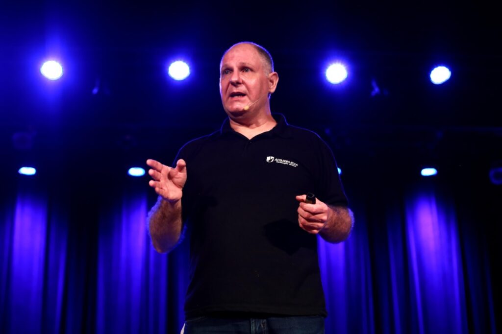 ALESSANDRO AZUOS PALESTRA ILUMINACAO CENICA